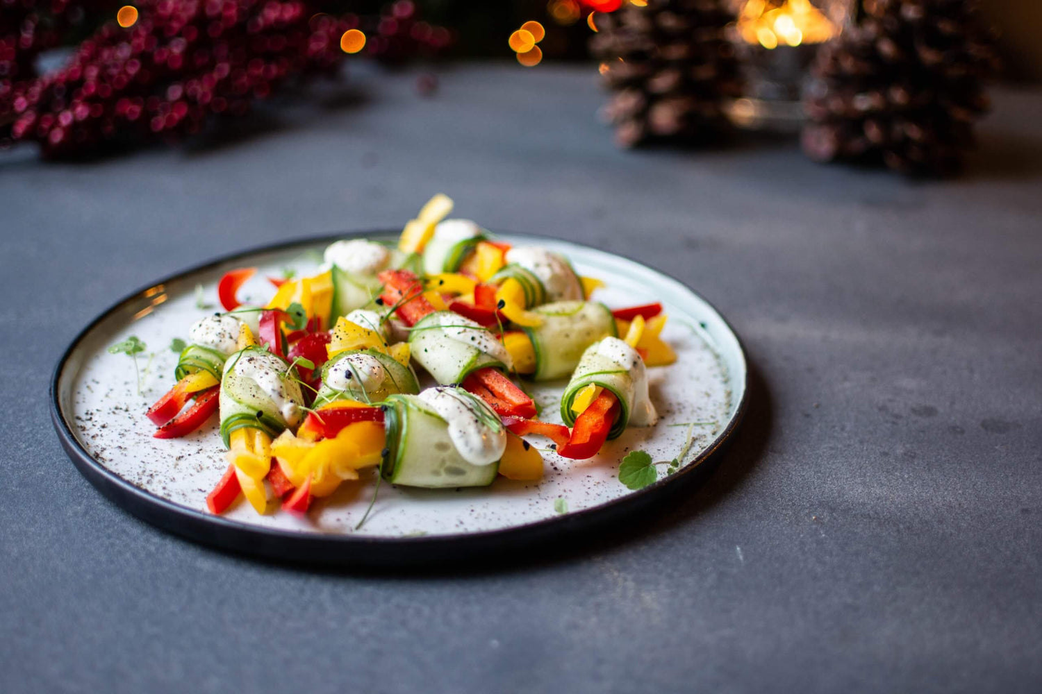 Komkommerrolletjes met paprika