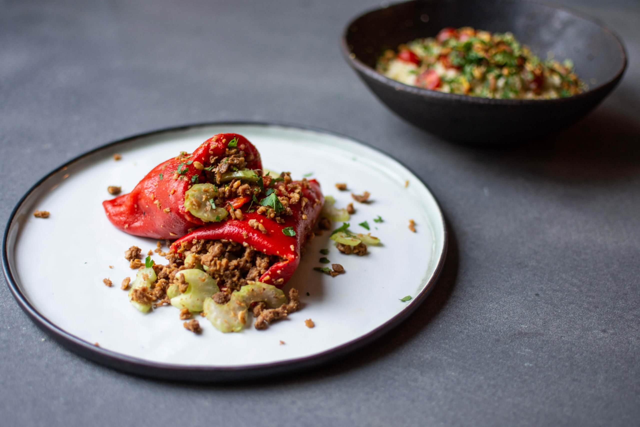 Gevulde puntpaprika’s met vegetarisch gehakt en couscous