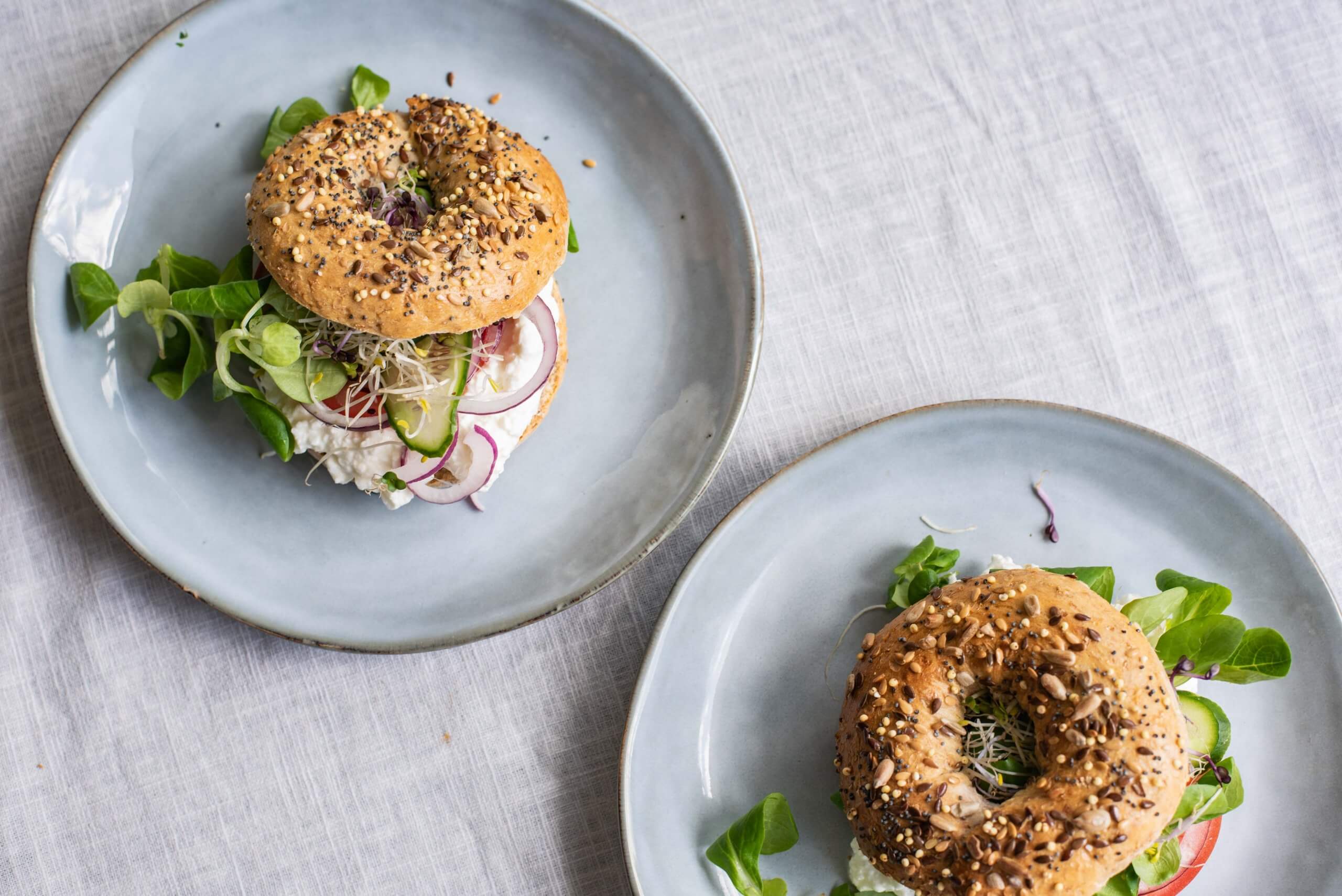 Vegetarische brunch-bagel