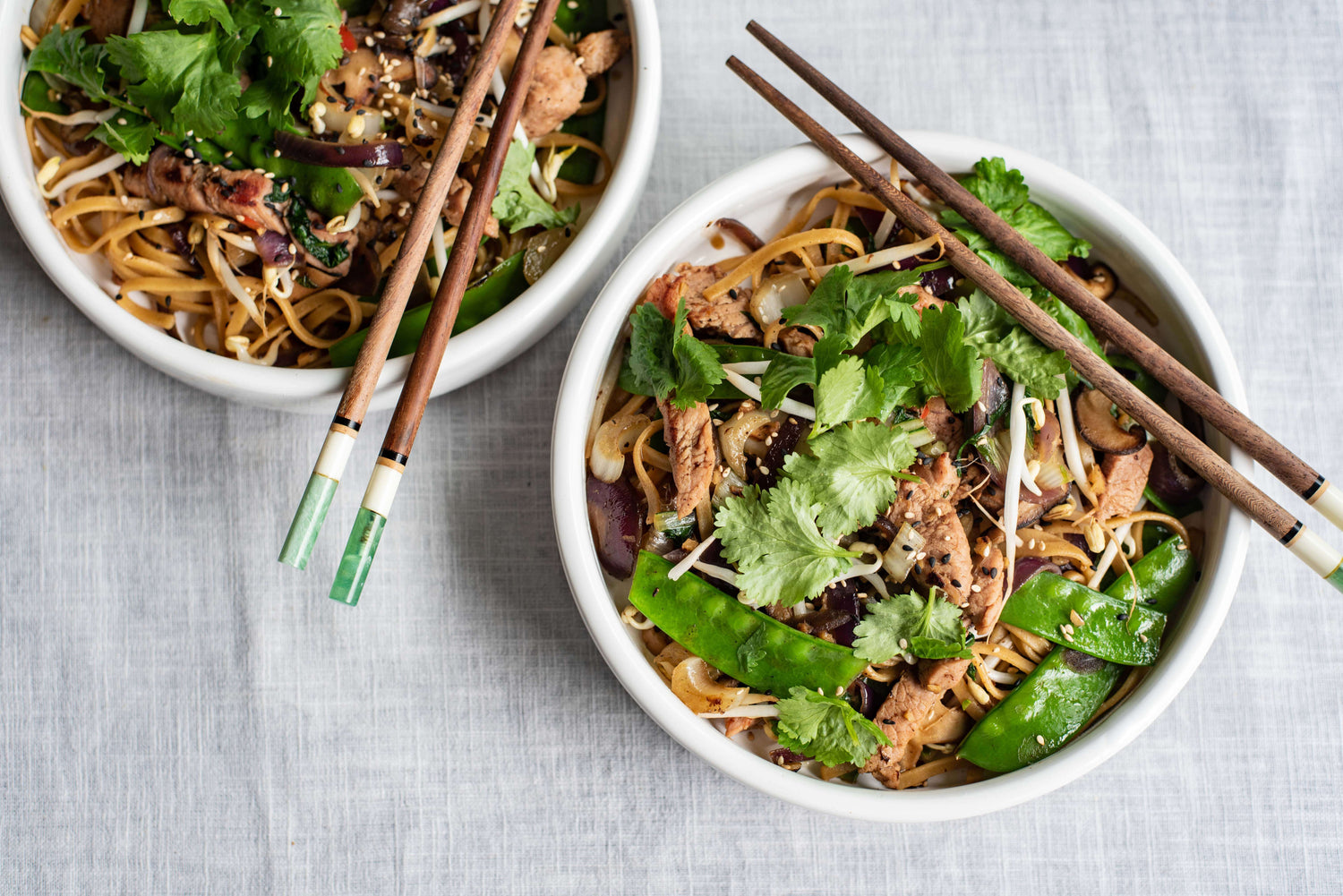 Bami met varkenshaas, shiitake en paksoi