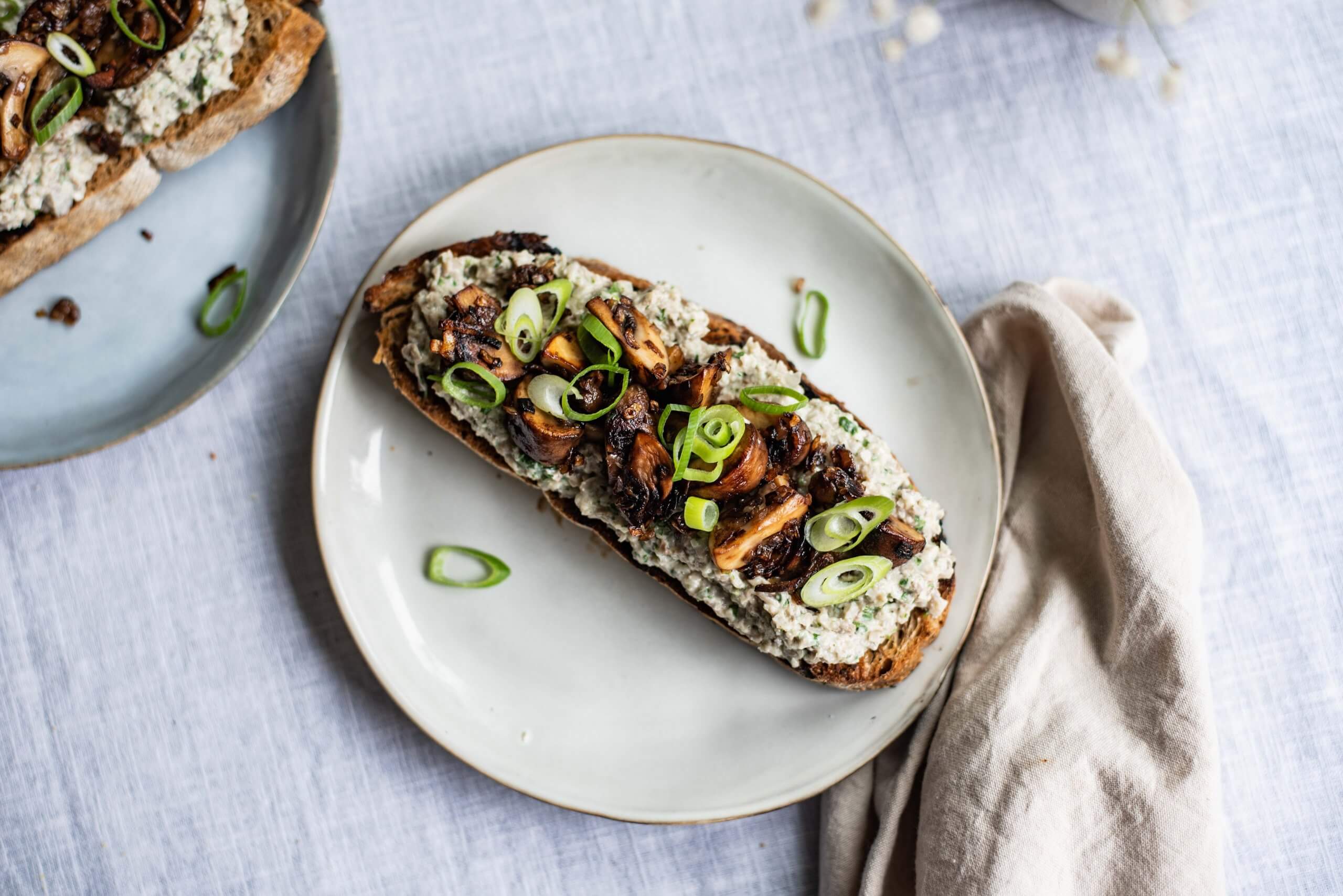 Toastje met paddenstoelenspread