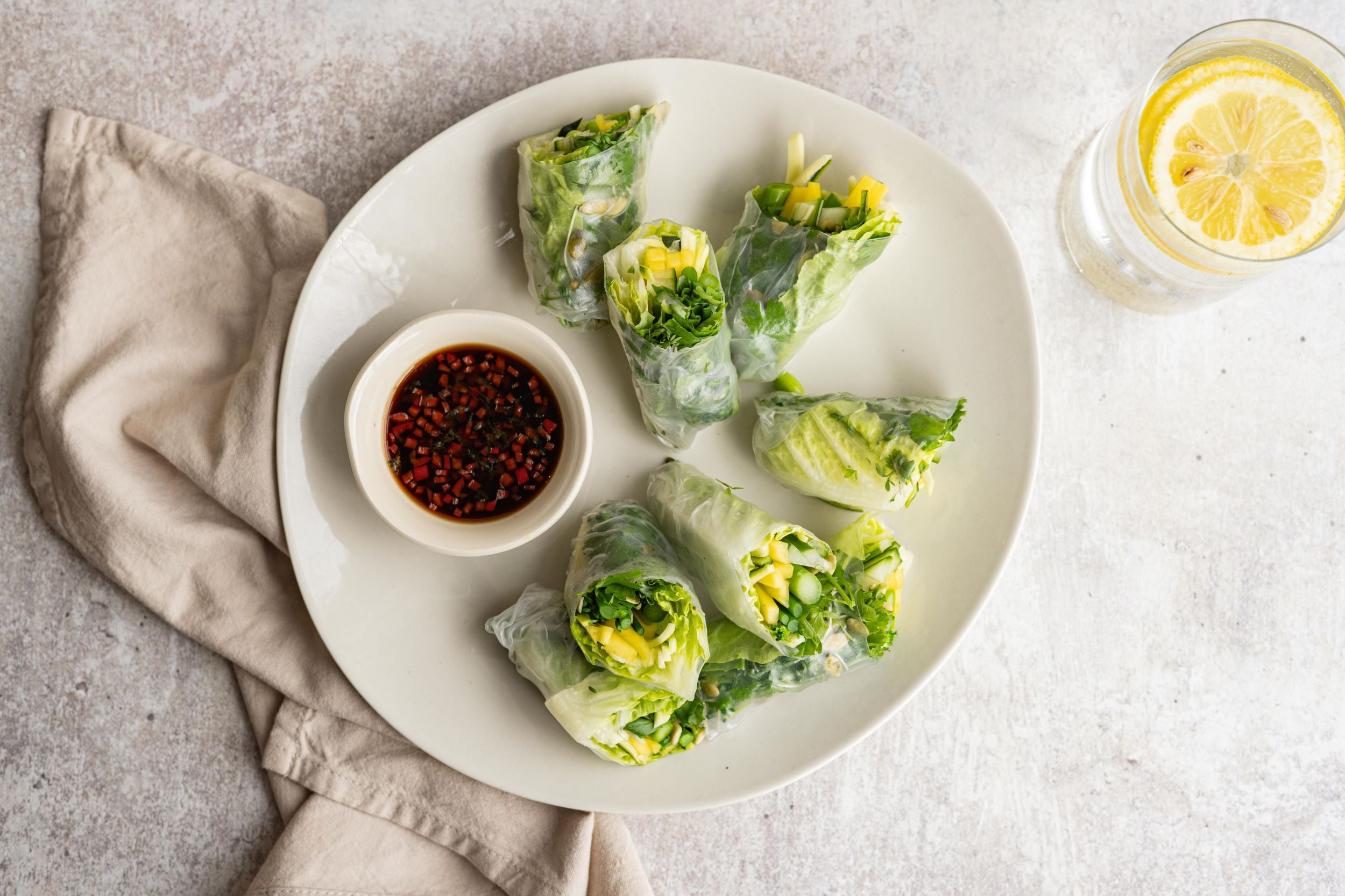 Groene summer rolls met mango