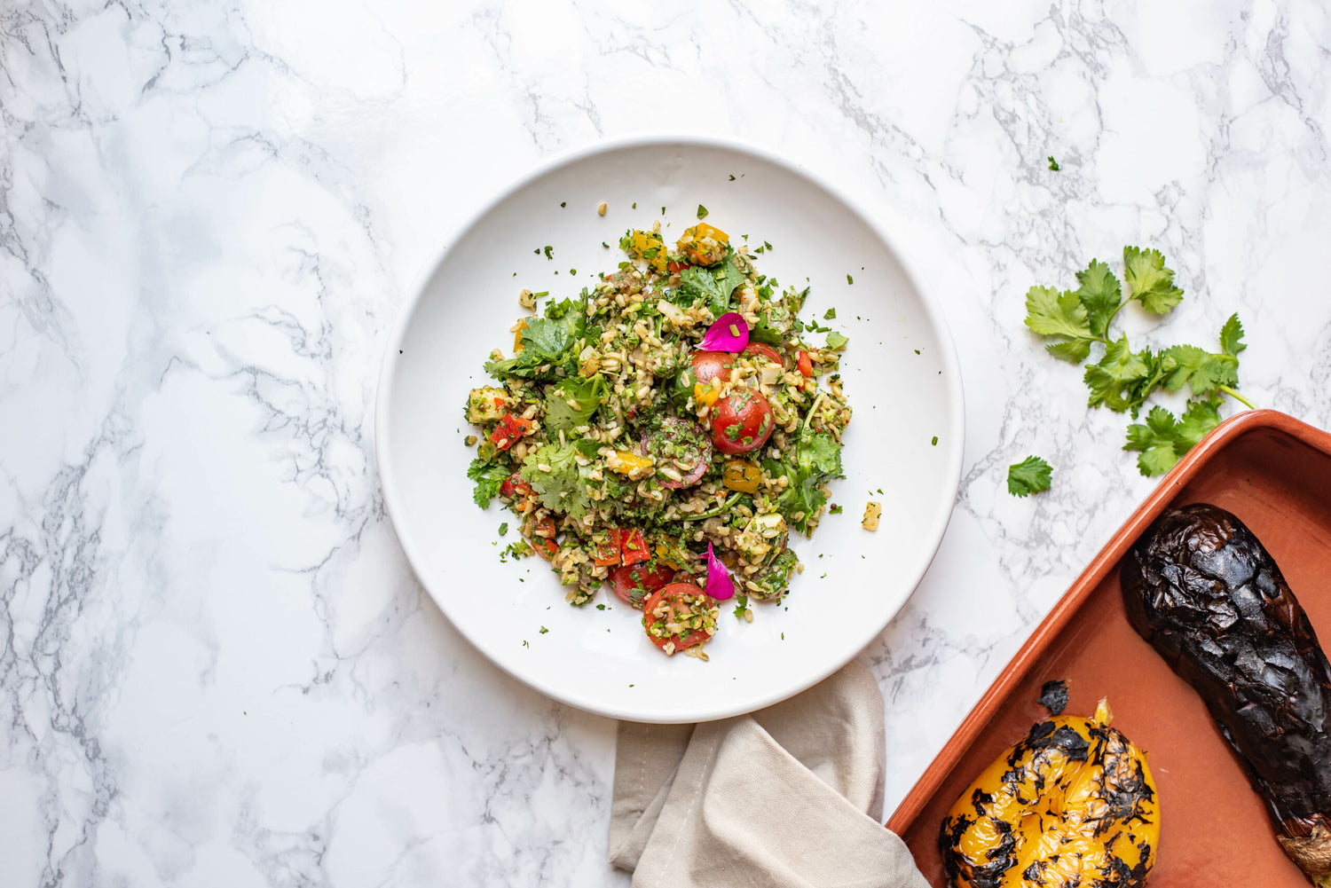 Freekehsalade met geroosterde paprika