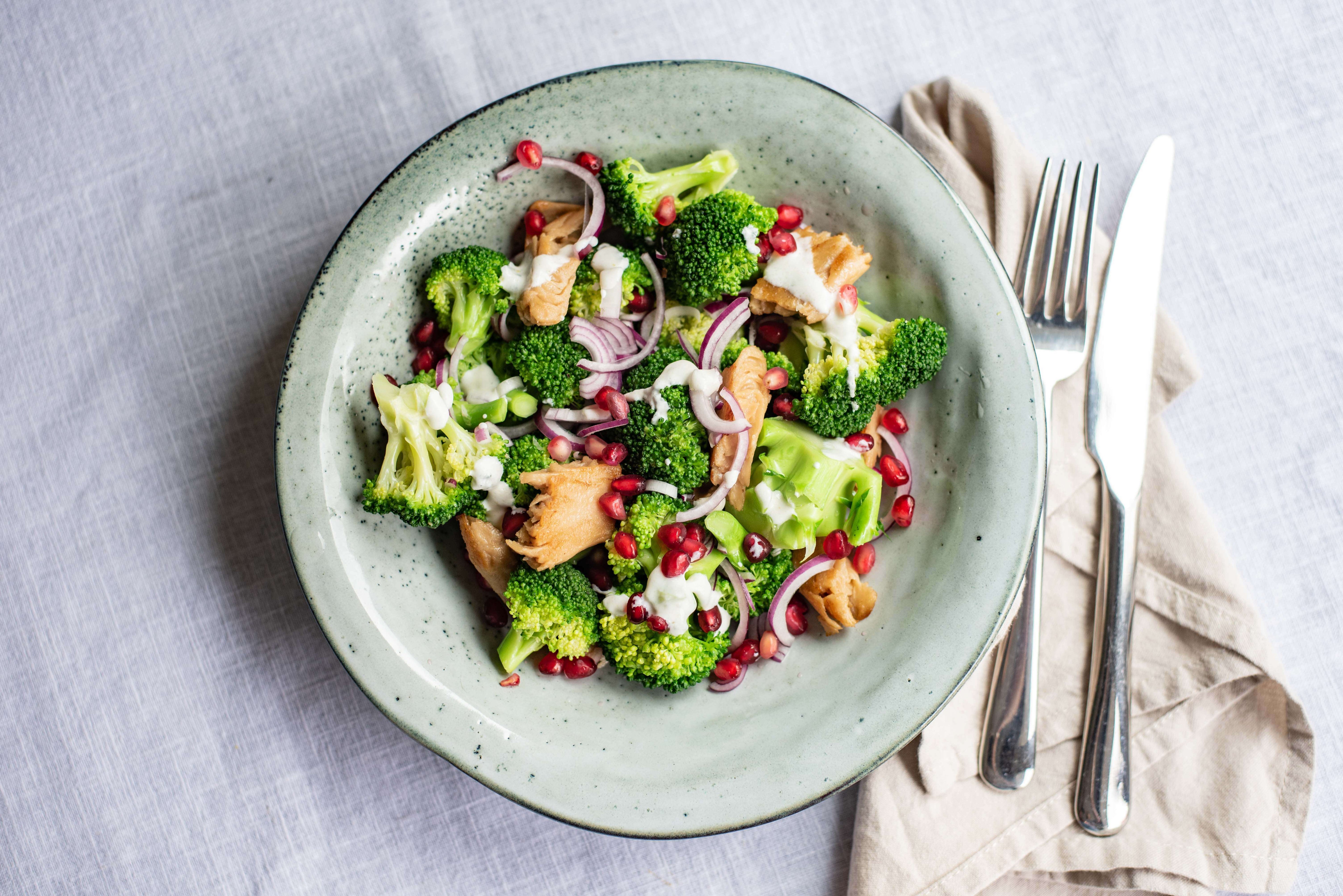 Broccolisalade met vegetarische Kipstuckjes