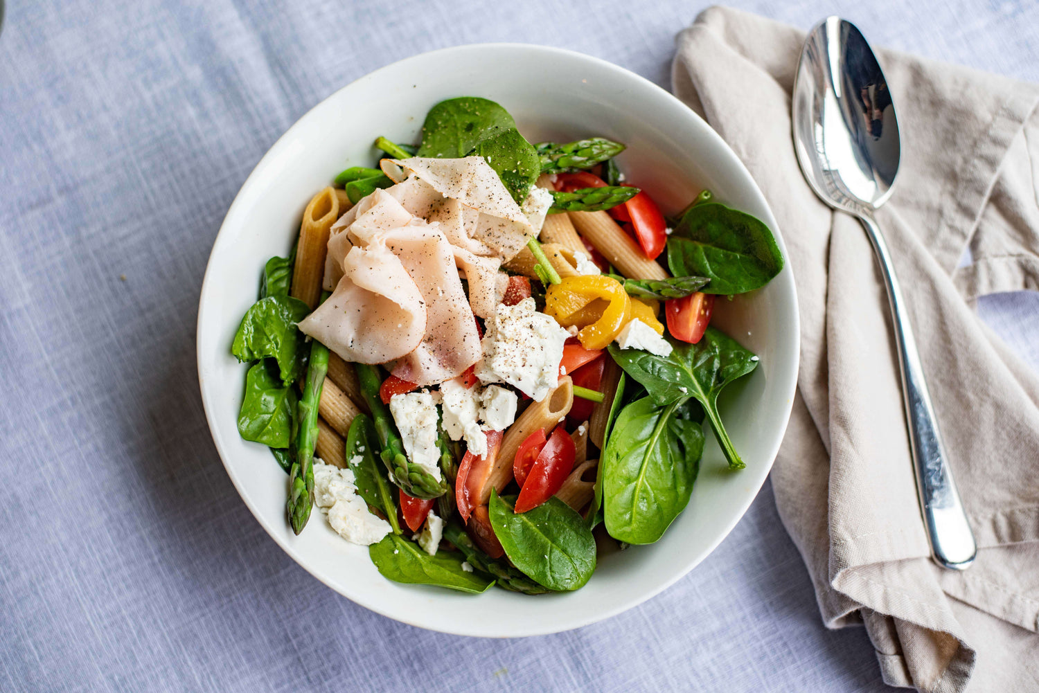 Penne met babyspinazie en kalkoenfilet