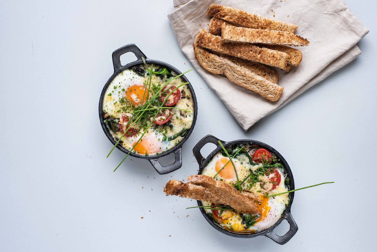 Provençaalse eierpotjes met spinazie en aubergine