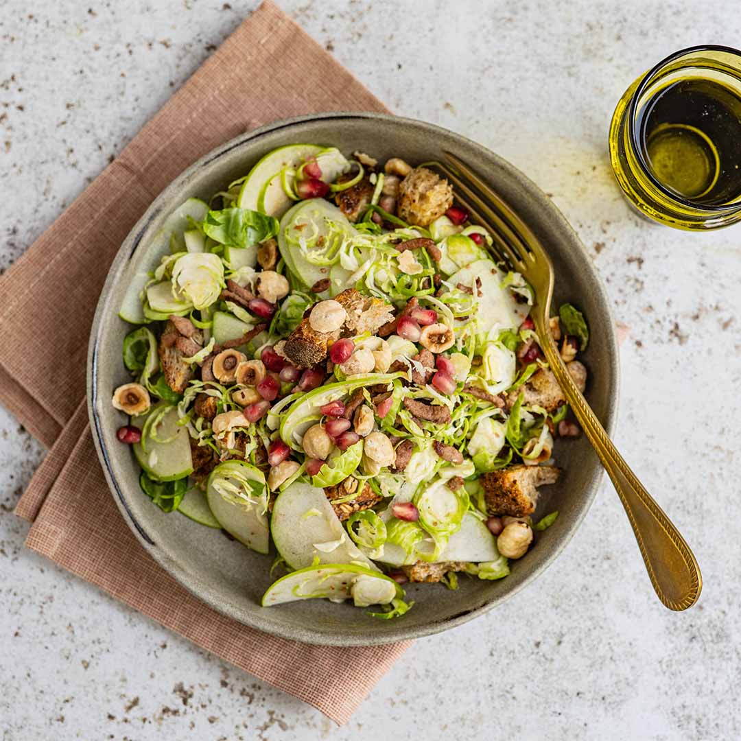 Maaltijdsalade met spruitjes en appel