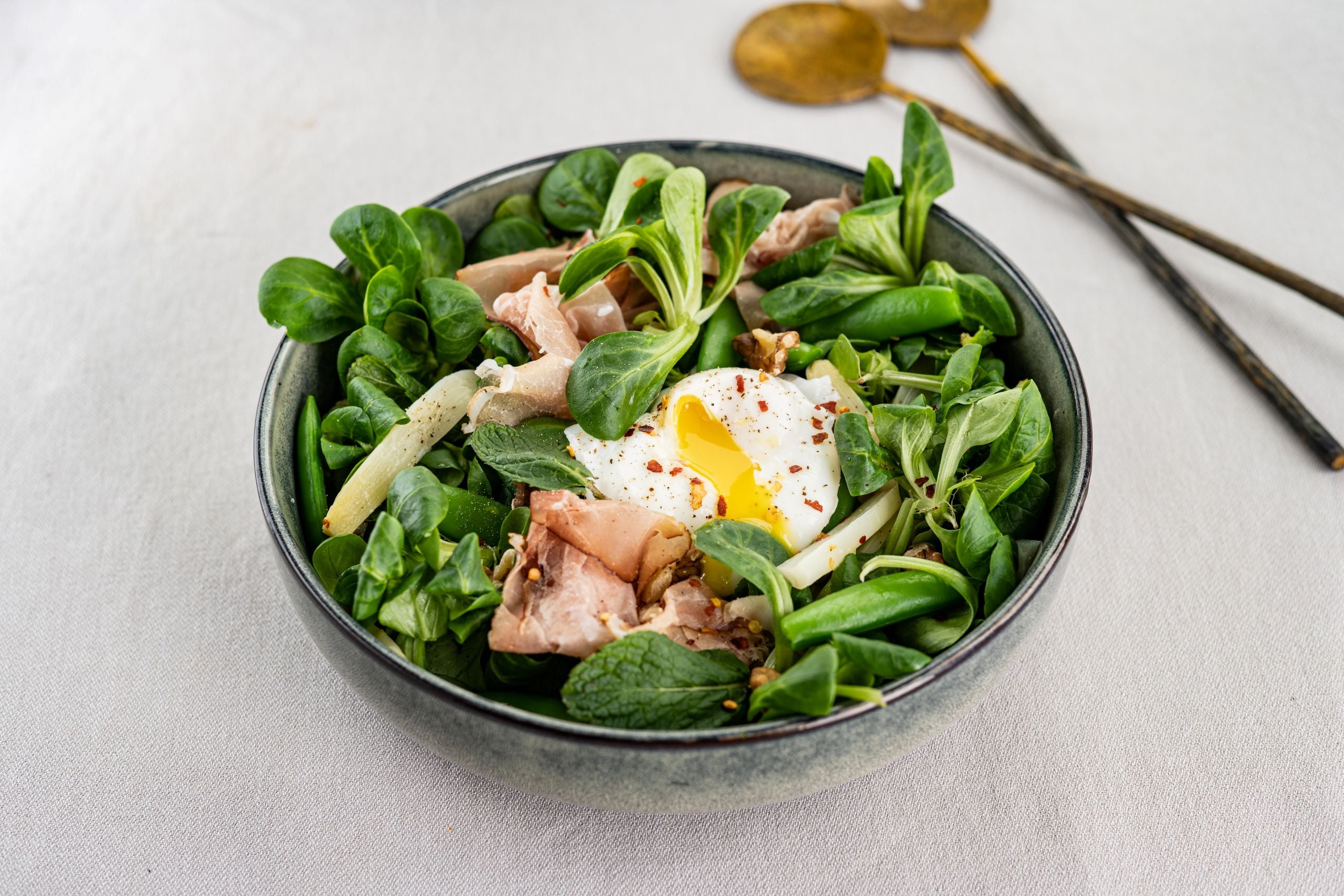 Aspergesalade met een eitje