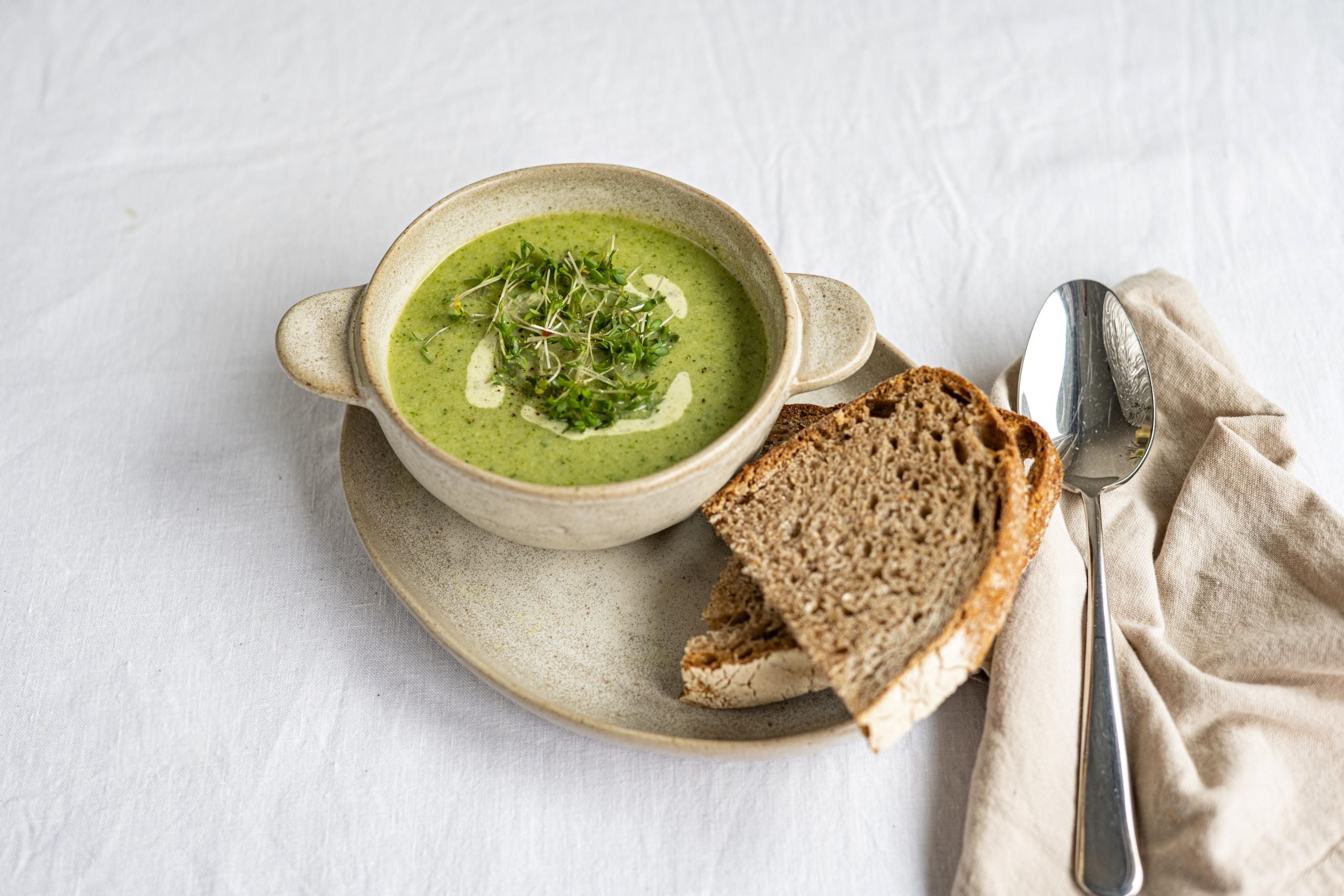 Broccolisoep met pesto