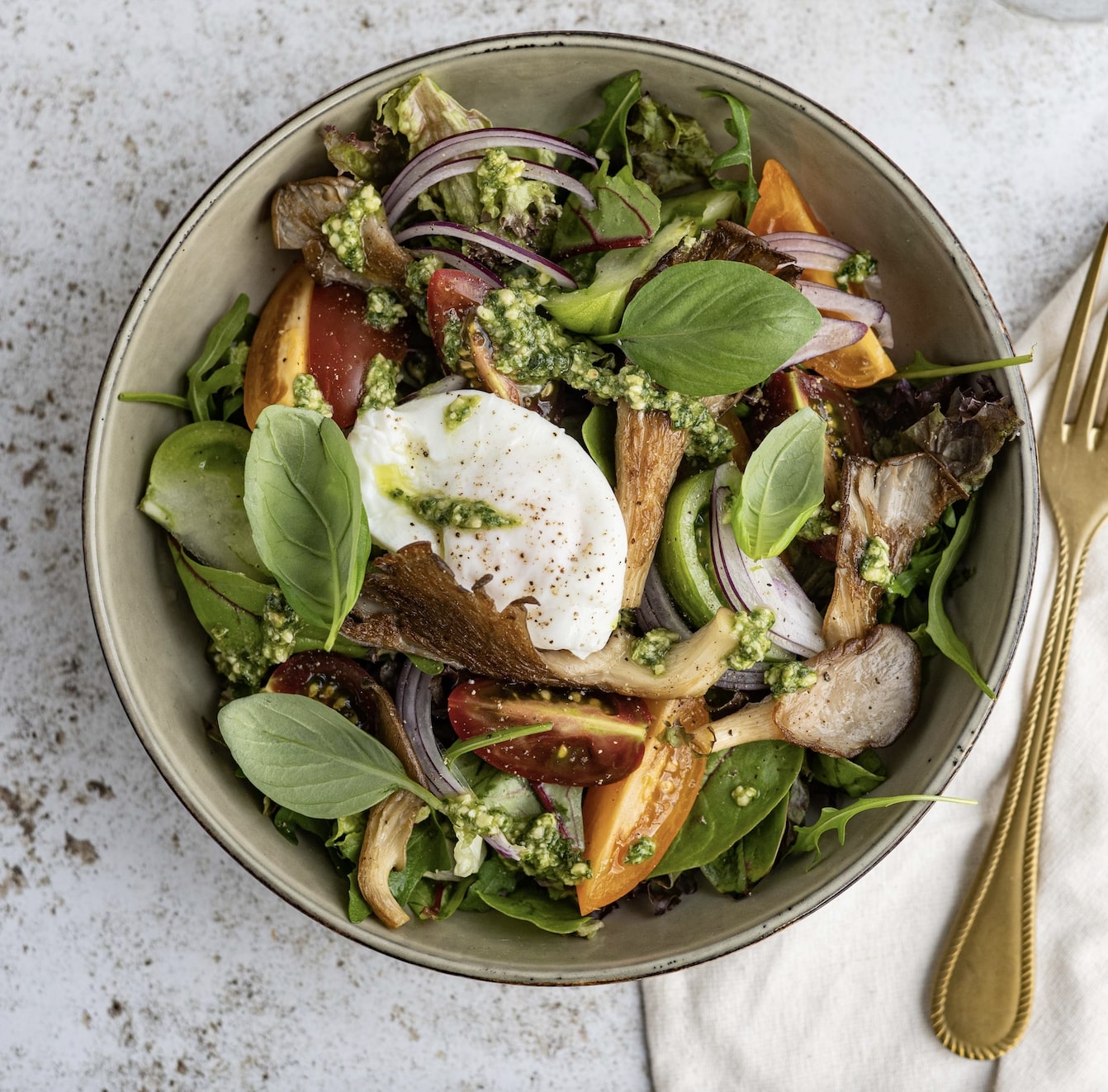 Paddenstoelensalade met een eitje