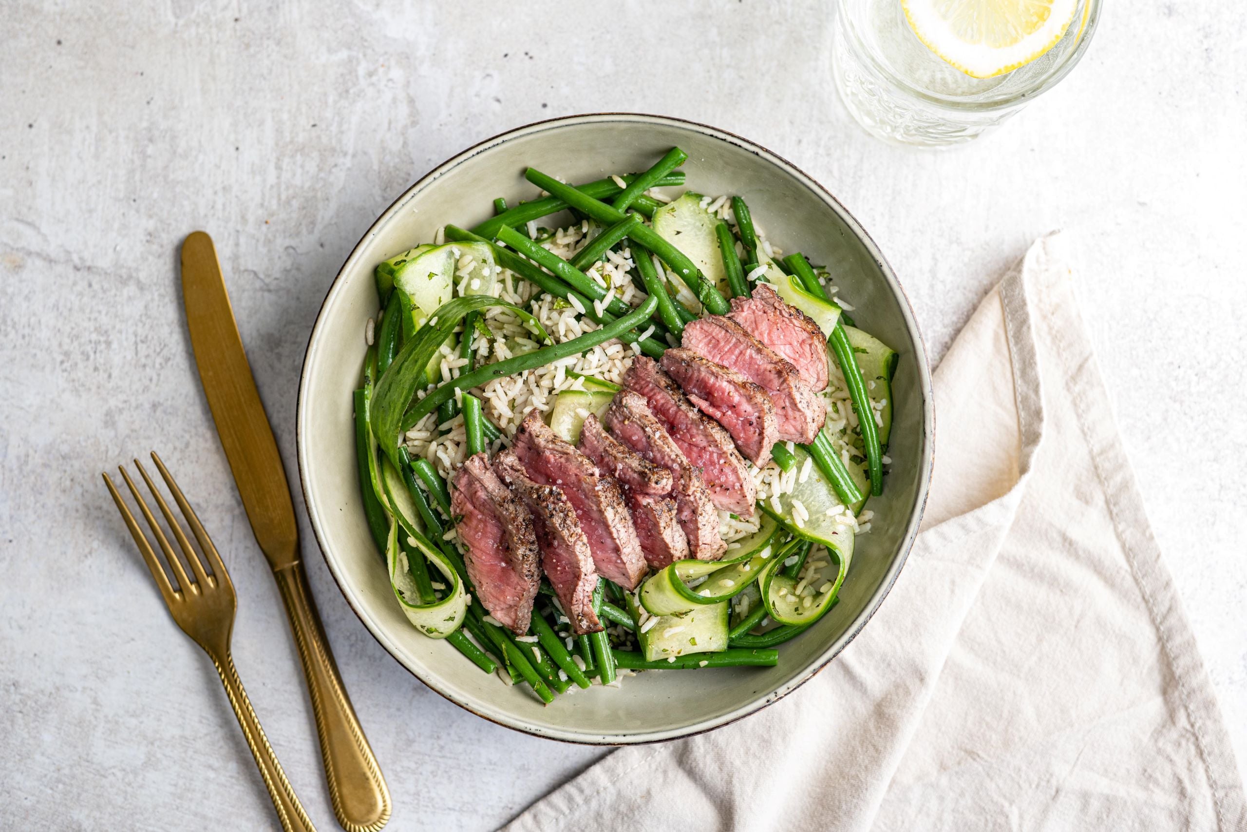 Rijstsalade met biefstuk