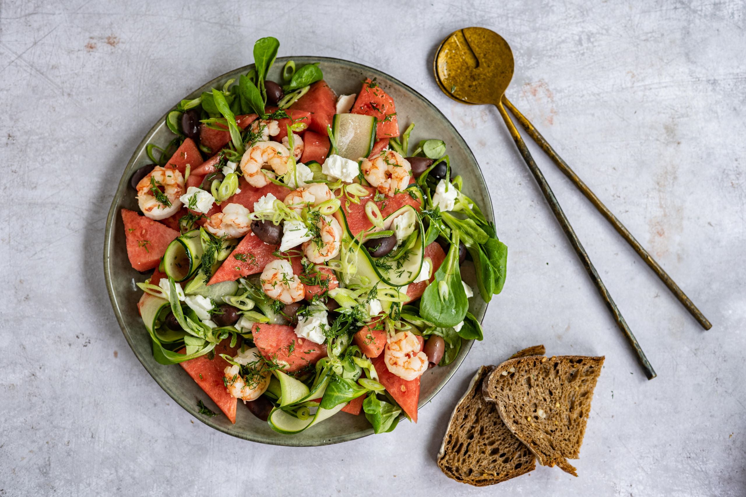 Salade met garnalen, watermeloen en feta